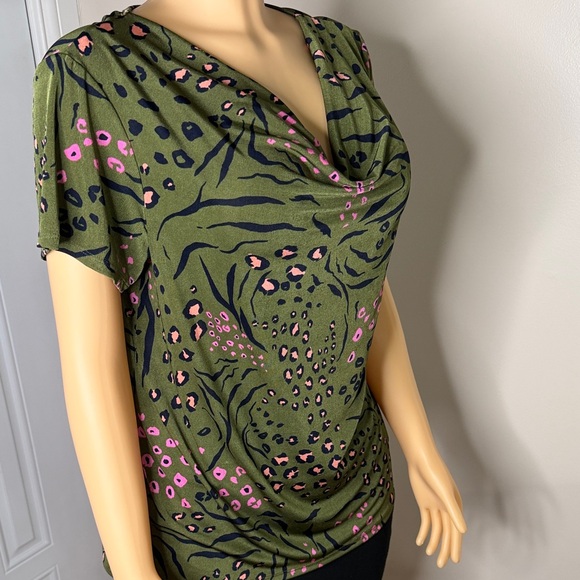Jaclyn Smith Collection Olive Pink Navy Patterned Women's Blouse - Picture 7 of 12